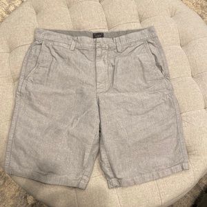 Size 32 men’s j crew shorts. 10.5” length.